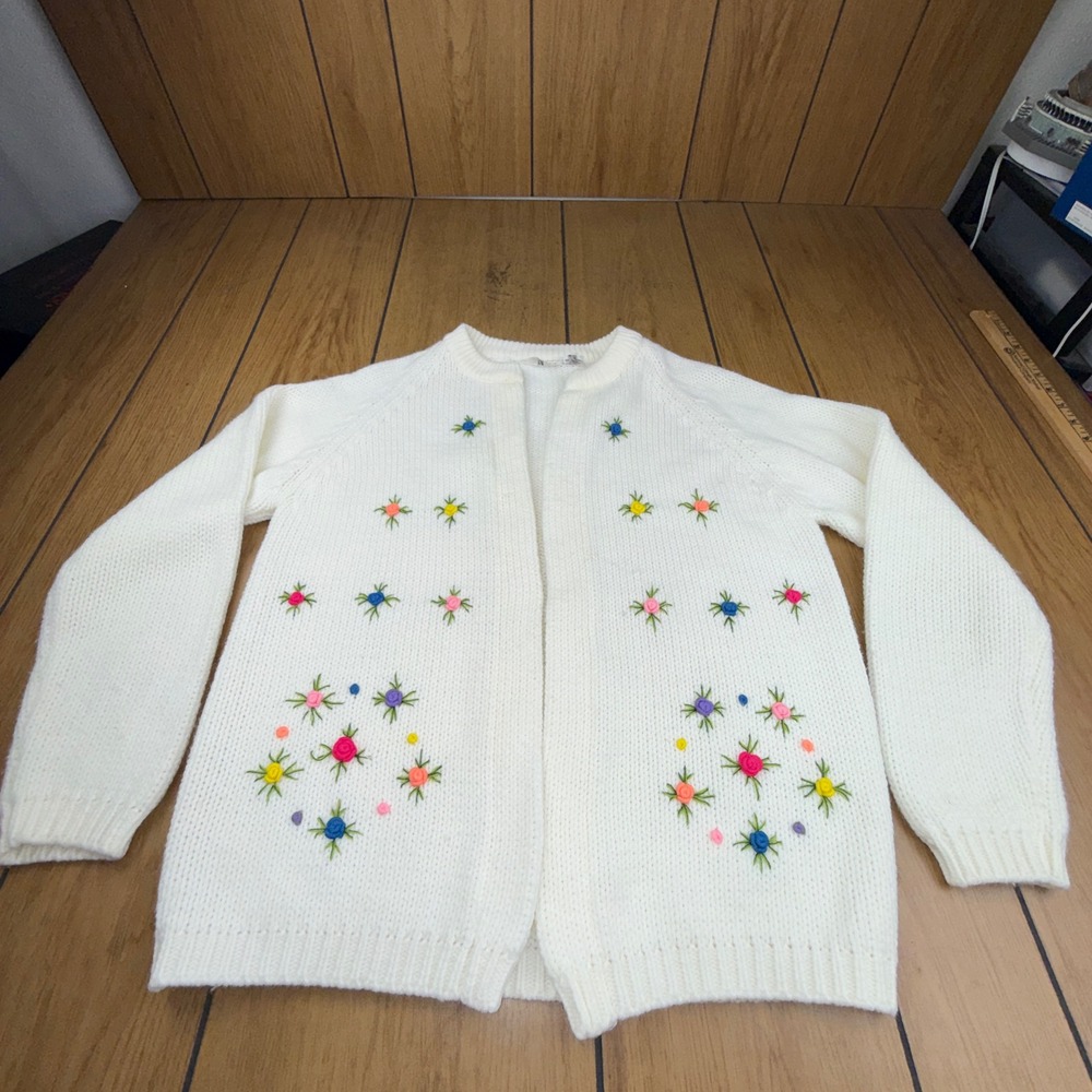 Vintage Miss Holly White Knit Cardigan Floral Embroidered Rosette Sweater Medium